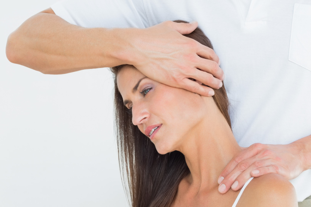 Chiropractor in Riverview Florida Assisting Patient with Whiplash Injury